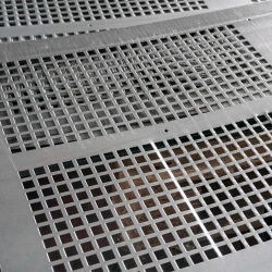 Алюминиевый перфорированный лист Qg 15х40/1х1500х2500 мм А6 ГОСТ 21631-76 - фото