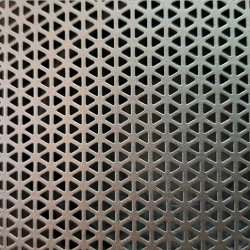Нержавеющий перфорированный лист треугольники 1х2 м 3.9х6х7.3х5.1 мм 08Х18Н10 ГОСТ Р 58602-2019 - фото