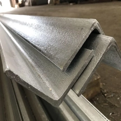 Оцинкованный уголок 100х100х12 ст3 - фото